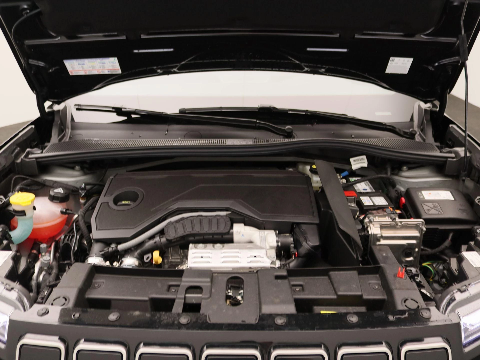 Jeep Avenger 1.2 e-Hybrid Summit