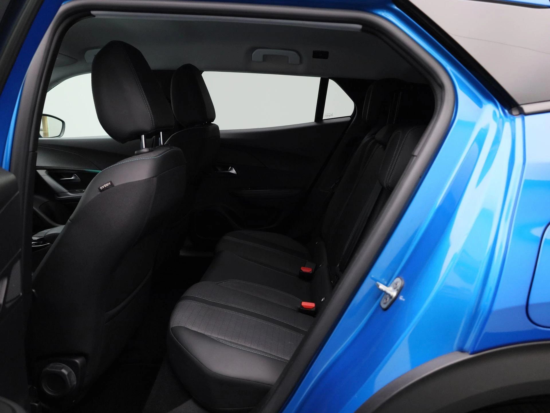 Peugeot-e-2008-image-9