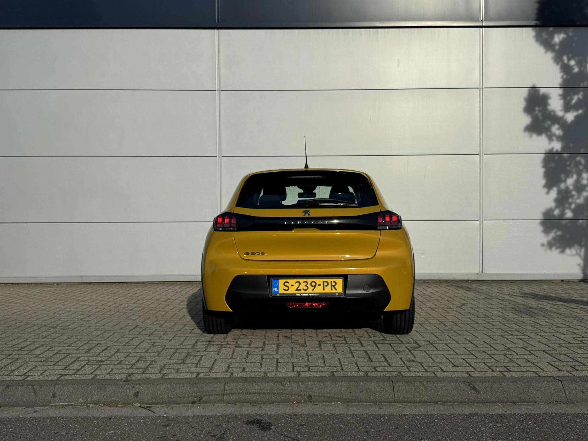 Peugeot-e-208-image-4