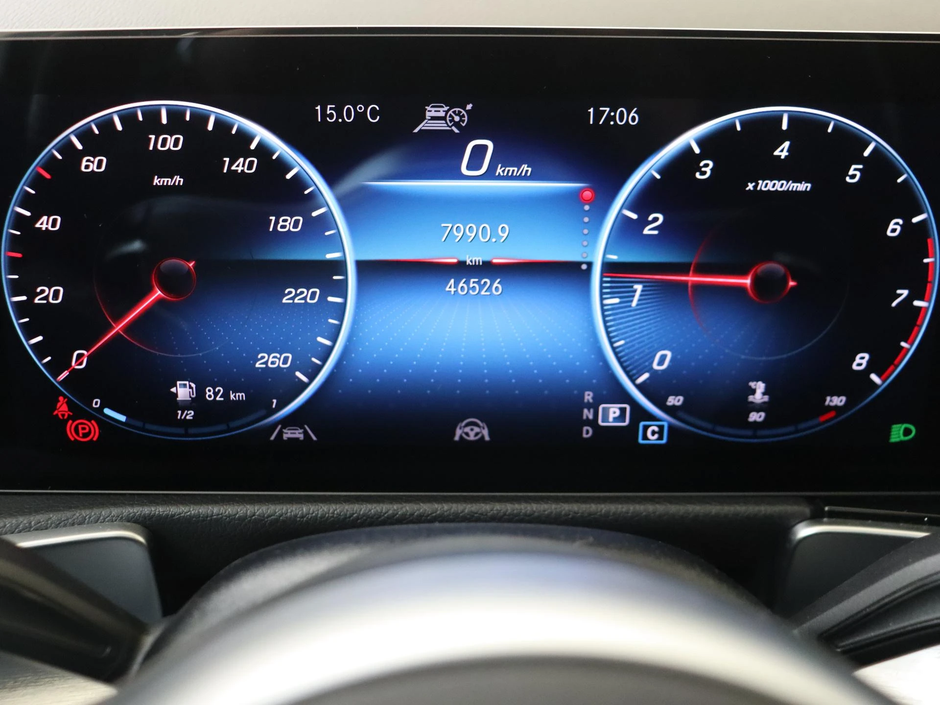 Mercedes-Benz-GLB-image-14