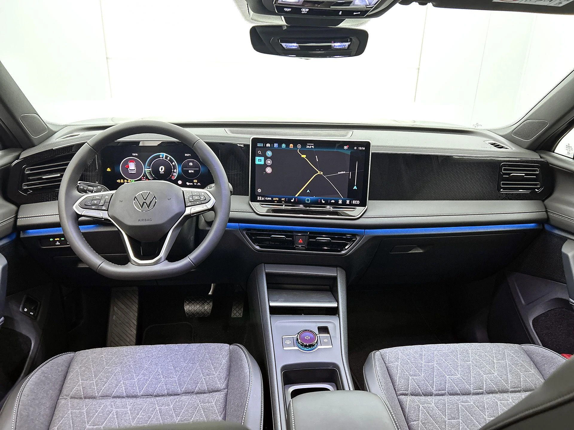 Volkswagen-Tiguan-image-16
