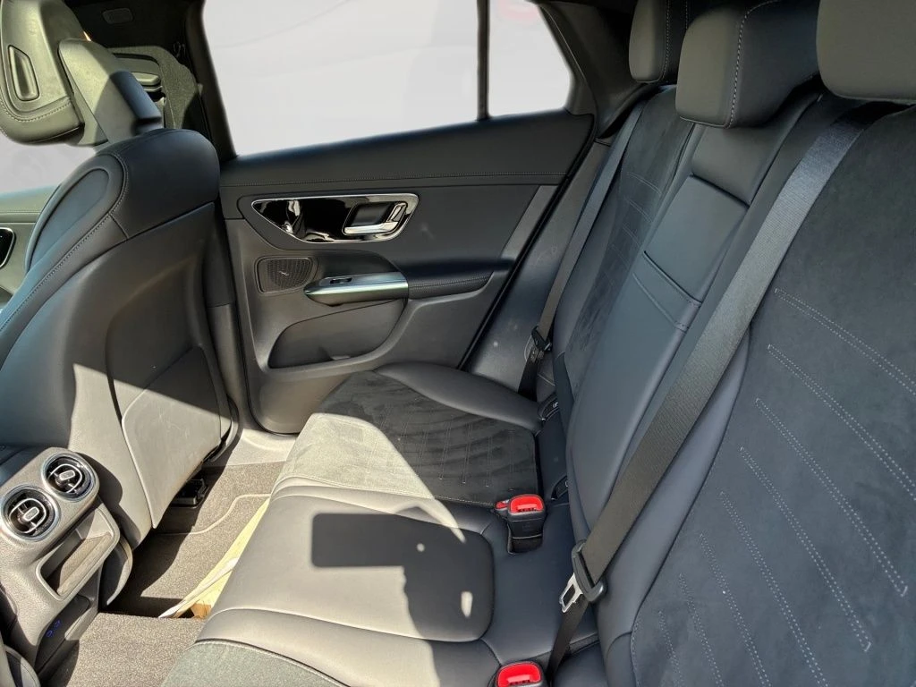 Mercedes-Benz-GLC 220 d-image-9