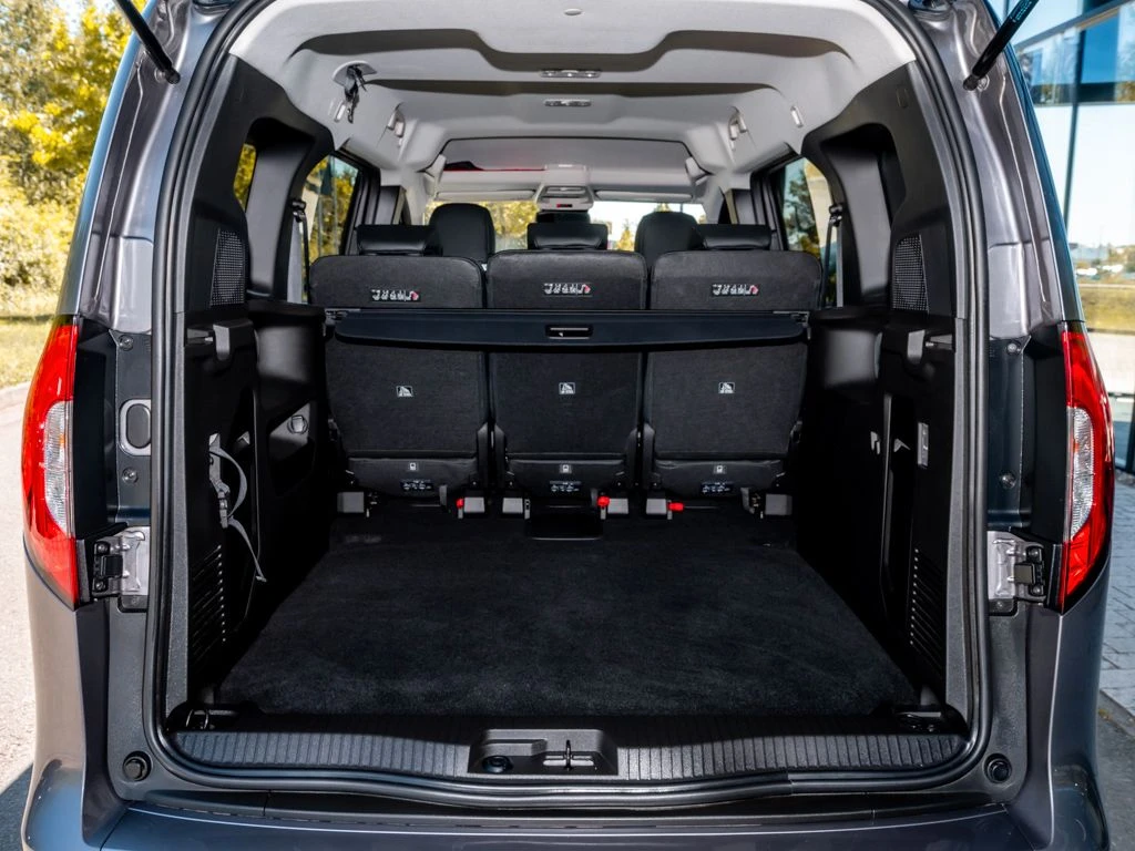 Mercedes-Benz-EQT 200-image-14