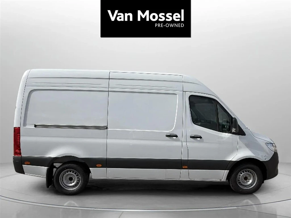 Mercedes-Benz-Sprinter-image-5