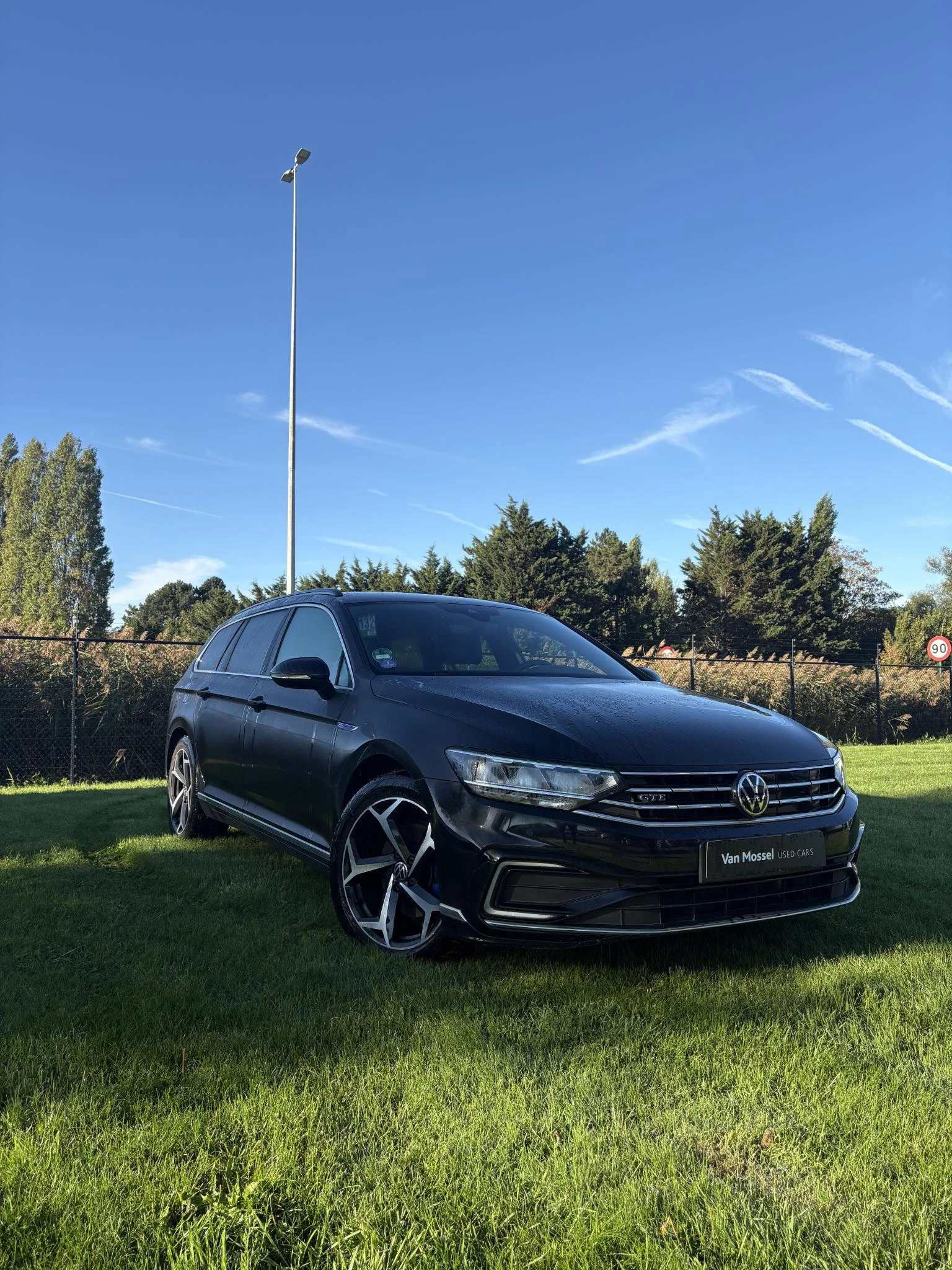 Volkswagen-Passat-image-2