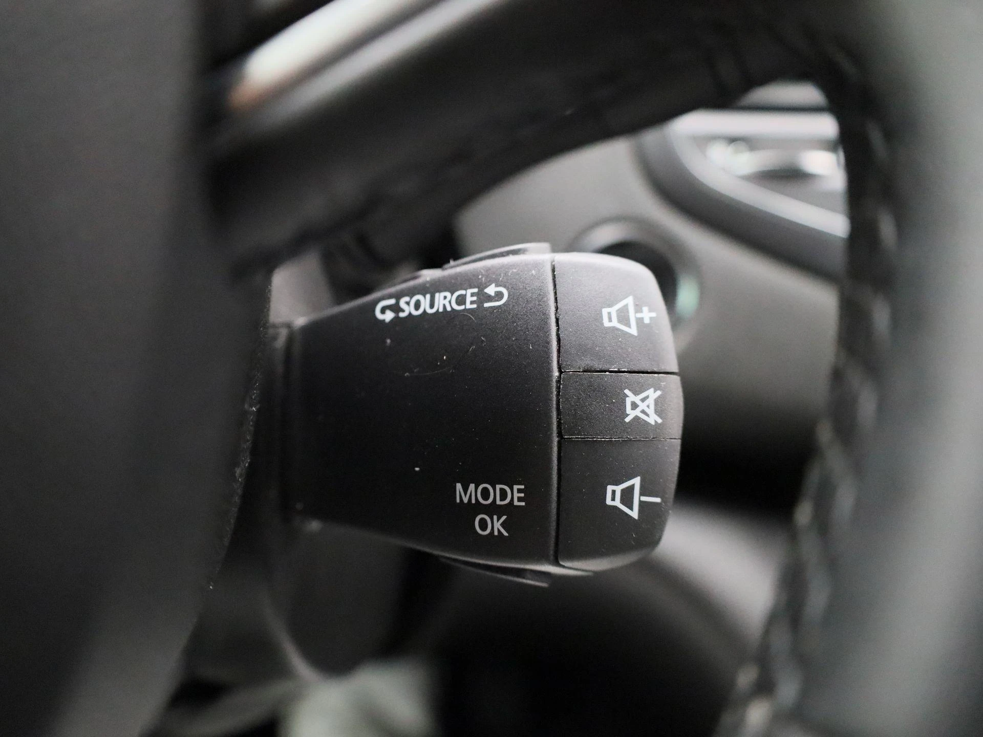 Renault-Mégane Grand Tour-image-23