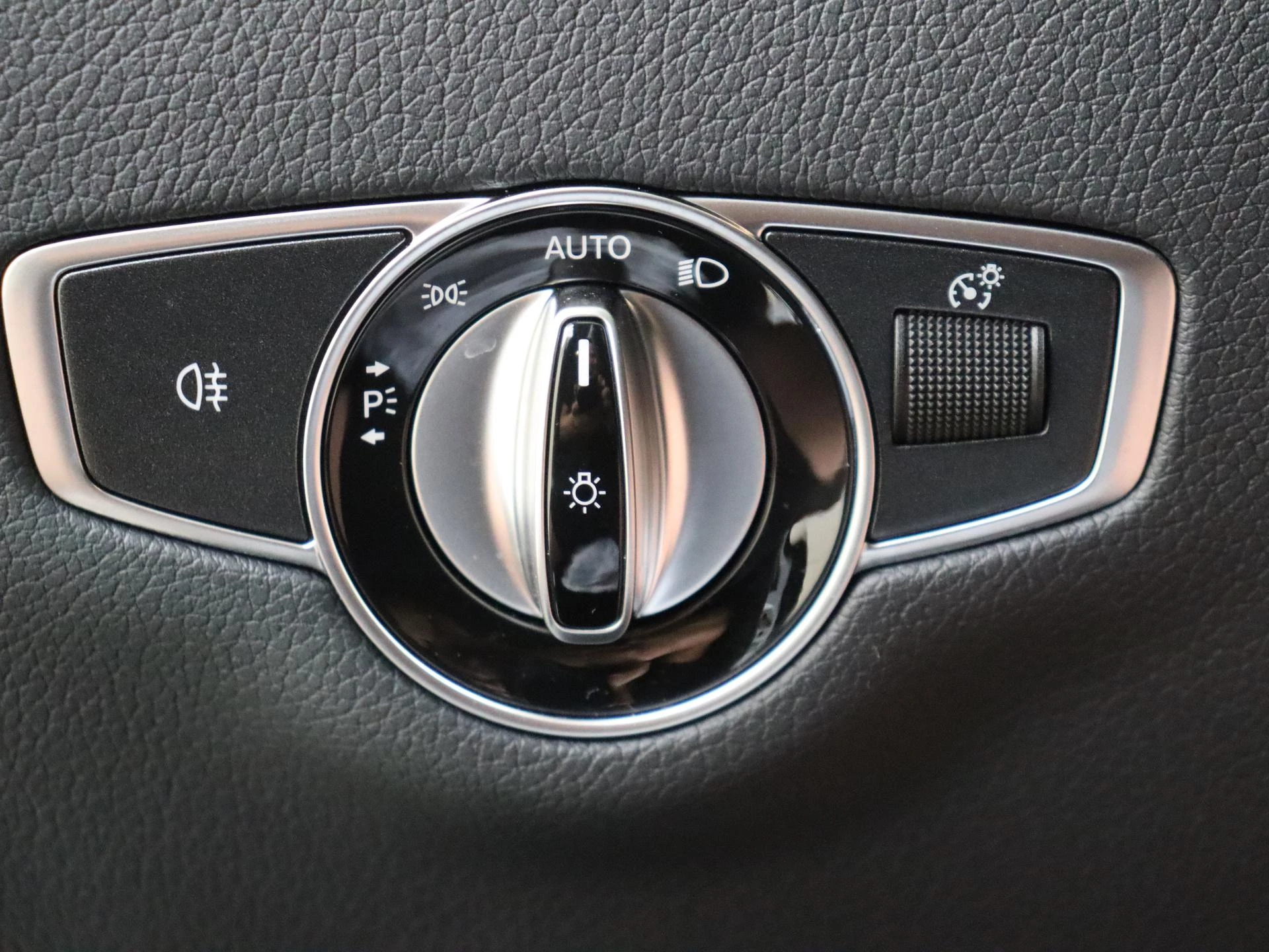 Mercedes-Benz-E-Klasse-image-23