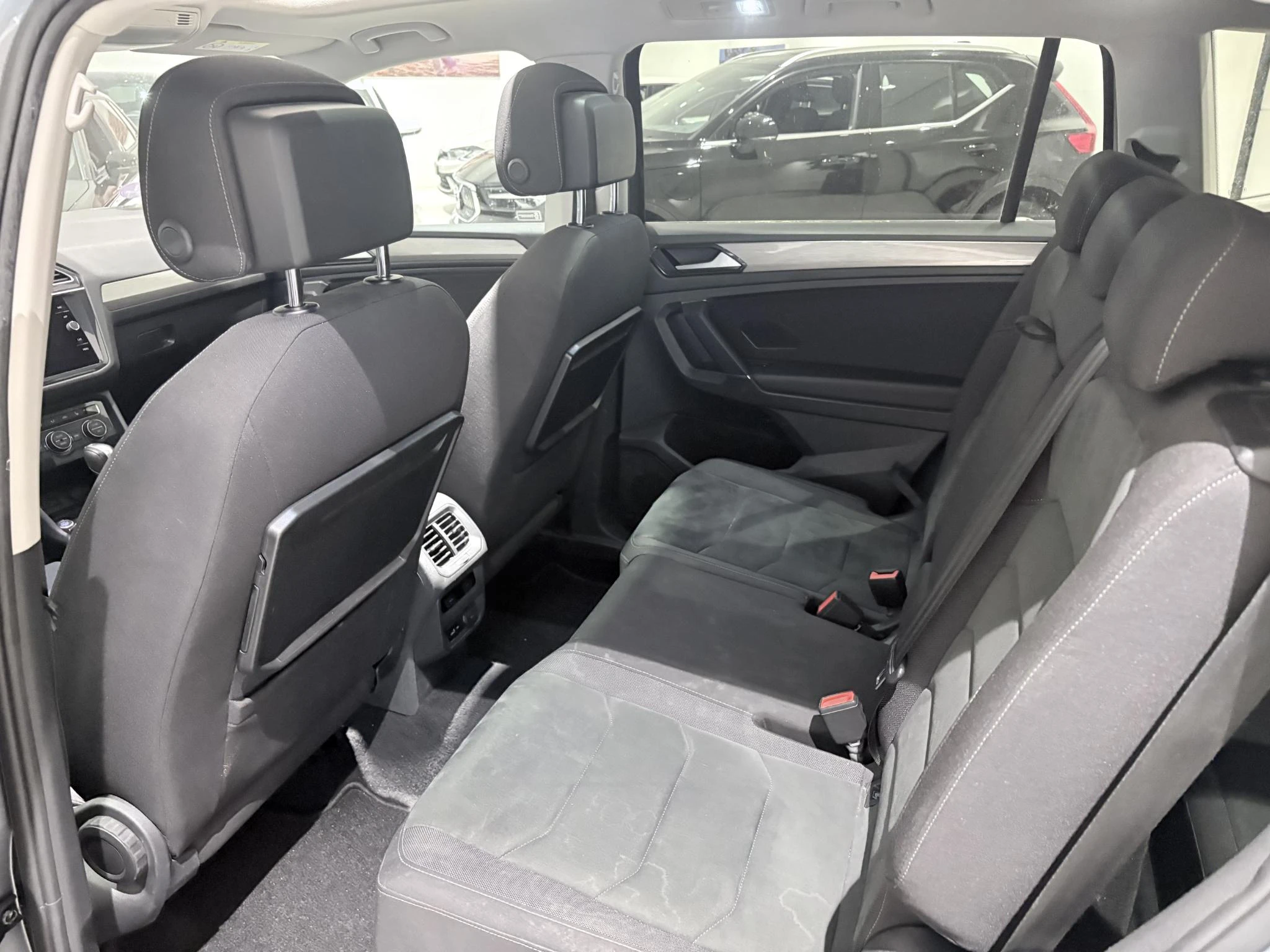 Volkswagen-Tiguan Allspace-image-11