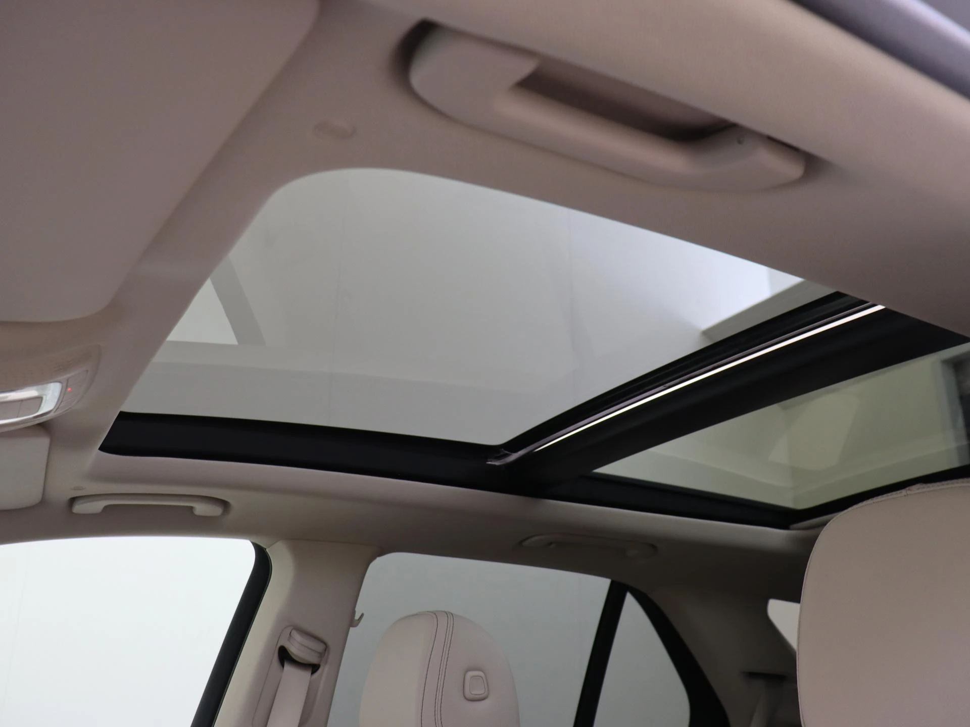 Mercedes-Benz-GLE-image-27