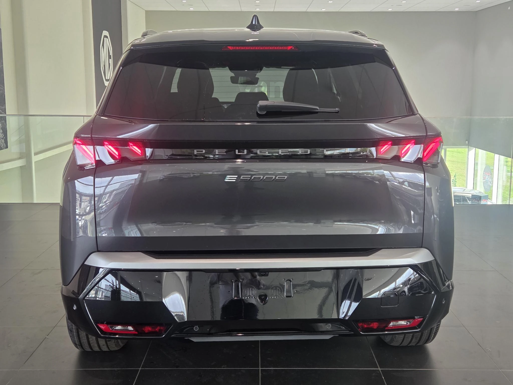 Peugeot-e-5008-image-5