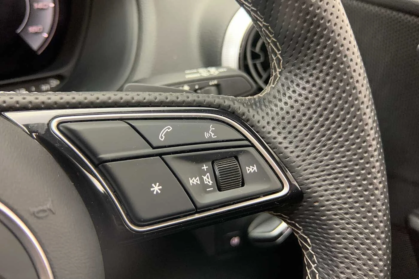 Audi-SQ2-image-16