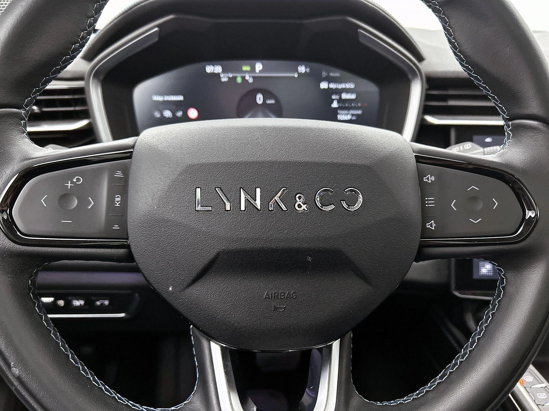 Lynk & Co-01-image-47