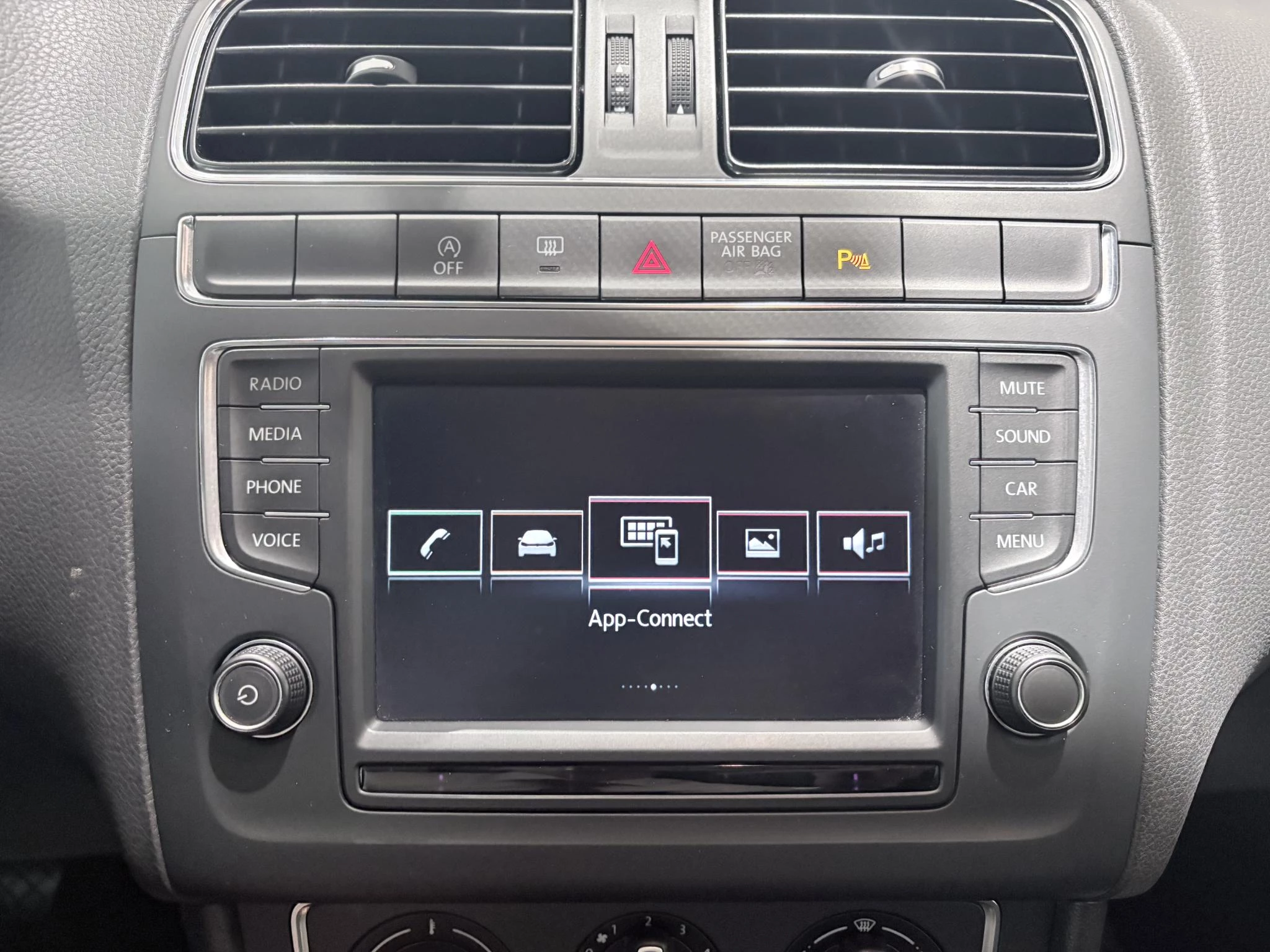 Volkswagen-Polo-image-25