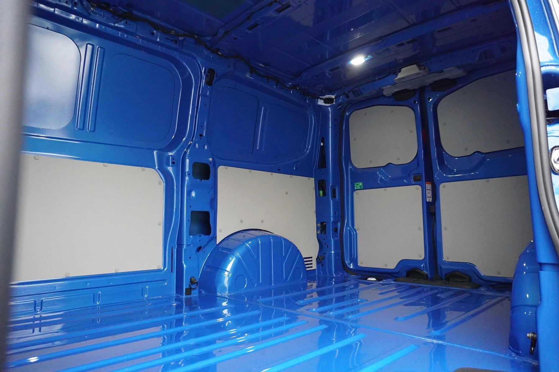 Volkswagen-Transporter-image-9