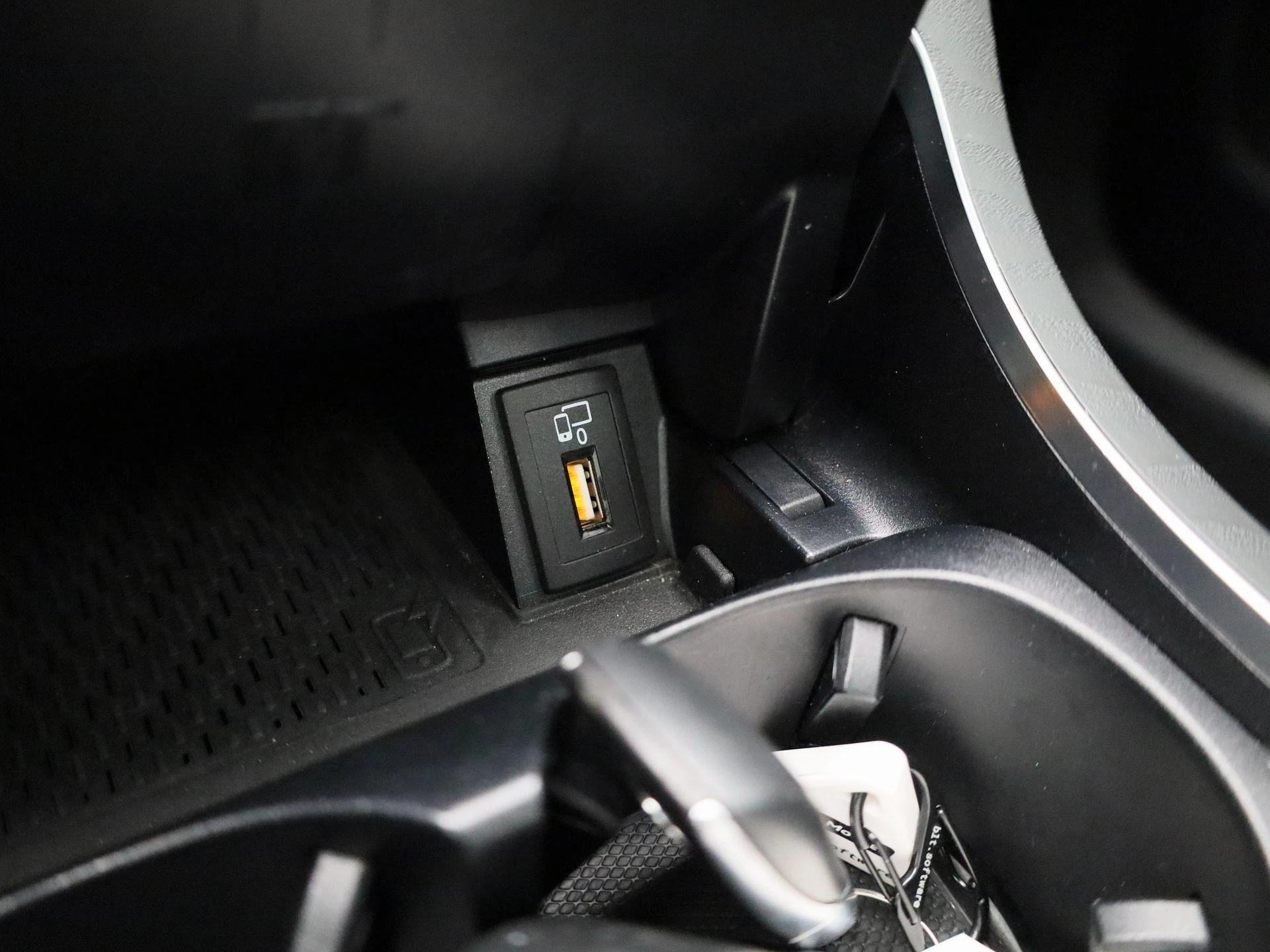 Mercedes-Benz-C-Klasse-image-28