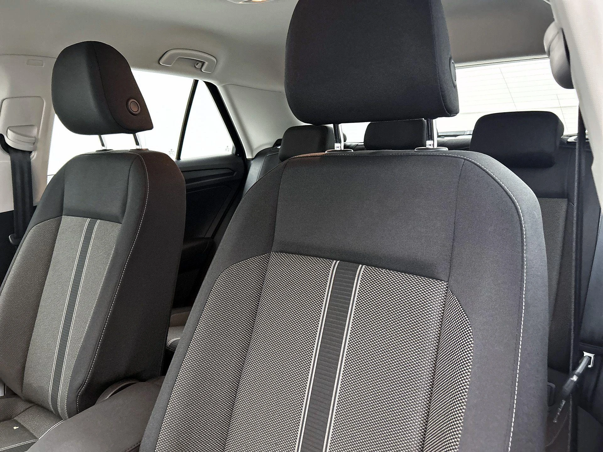 Volkswagen-T-Roc-image-11