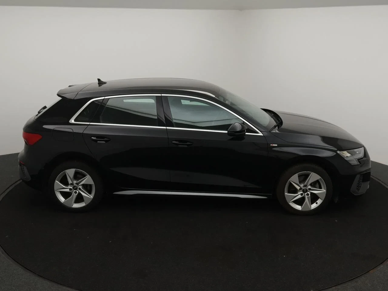 Audi A3 Sportback PHEV Audi A3 Sportback PHEV S line 40TFSIe 204PK *AUTOMAAT*LEDER*PDC*ACC*VIRTUAL COCKPIT*NAVI*APP-CONNECT*AIRCO*...*