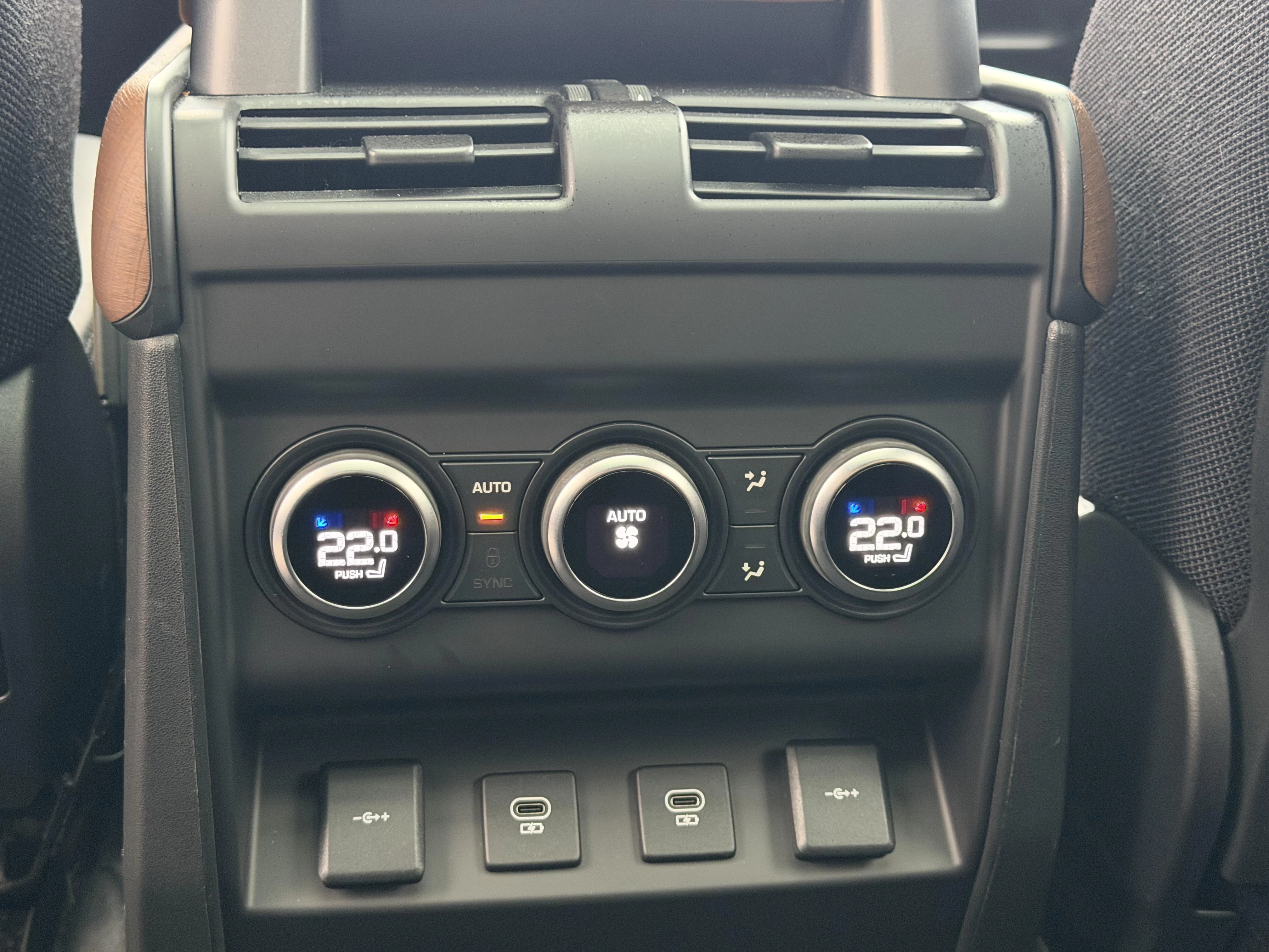 Land Rover Defender P400 XS Edition