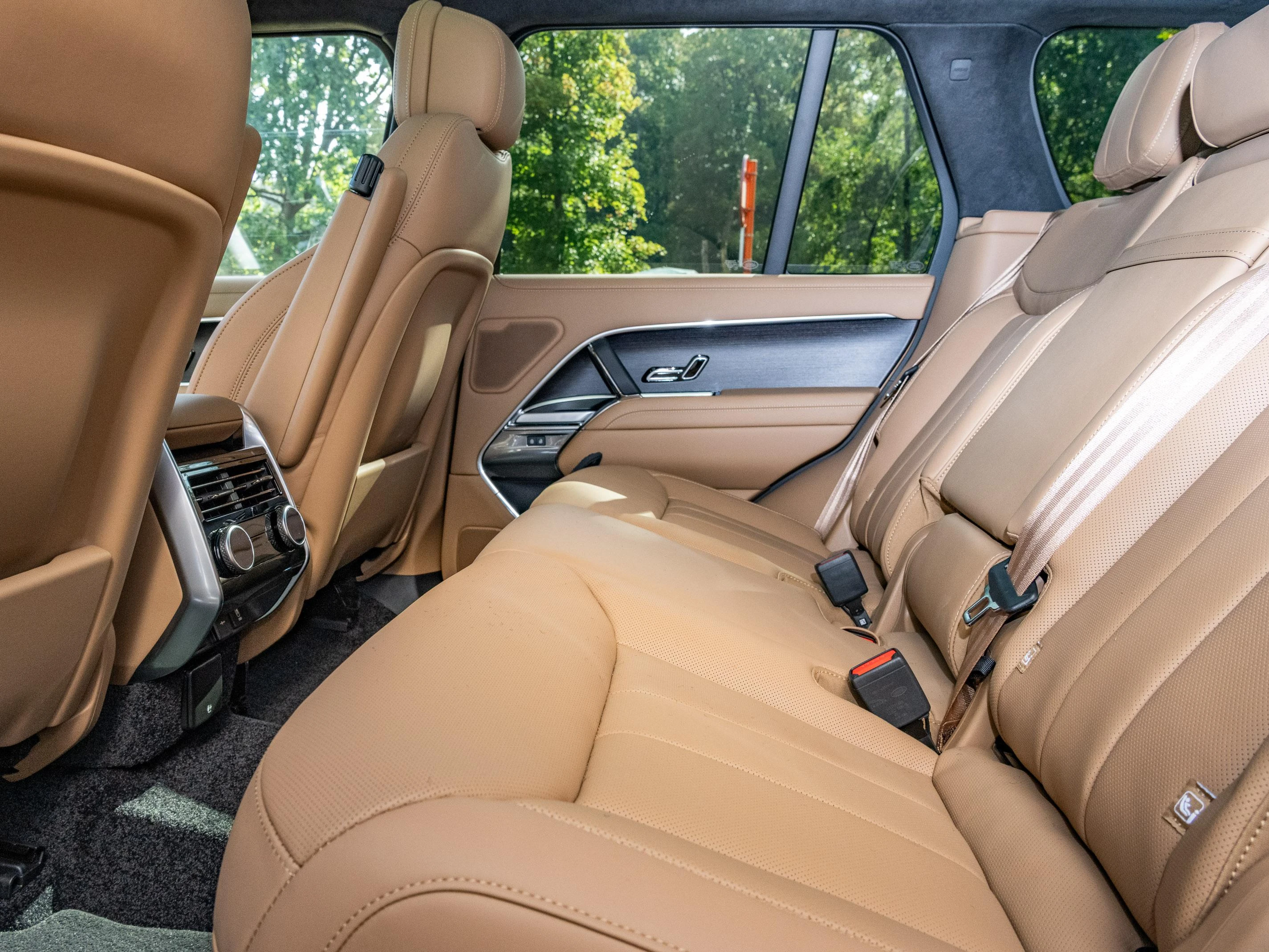 Land Rover-Range Rover-image-12