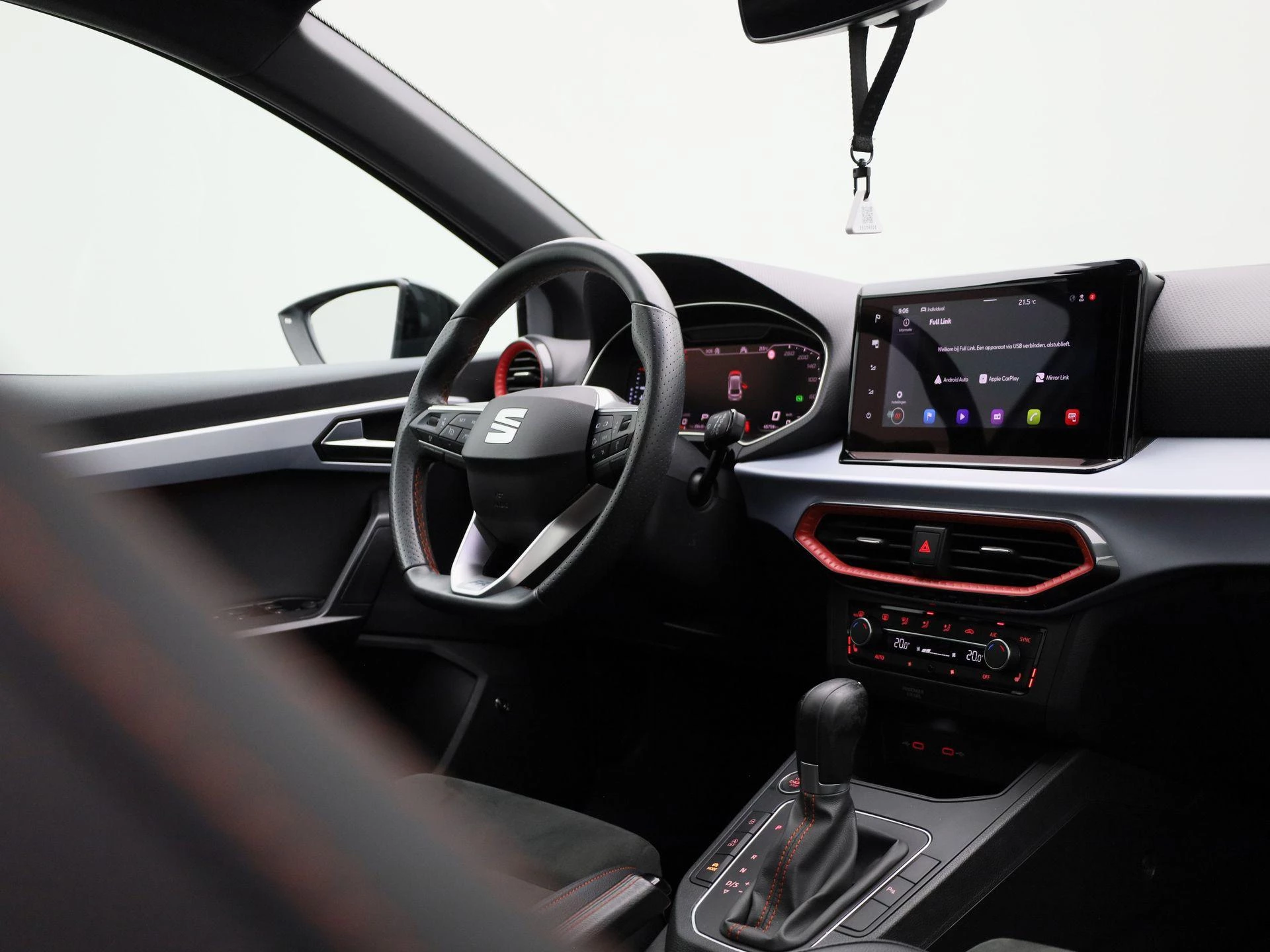 SEAT-Ibiza-image-38