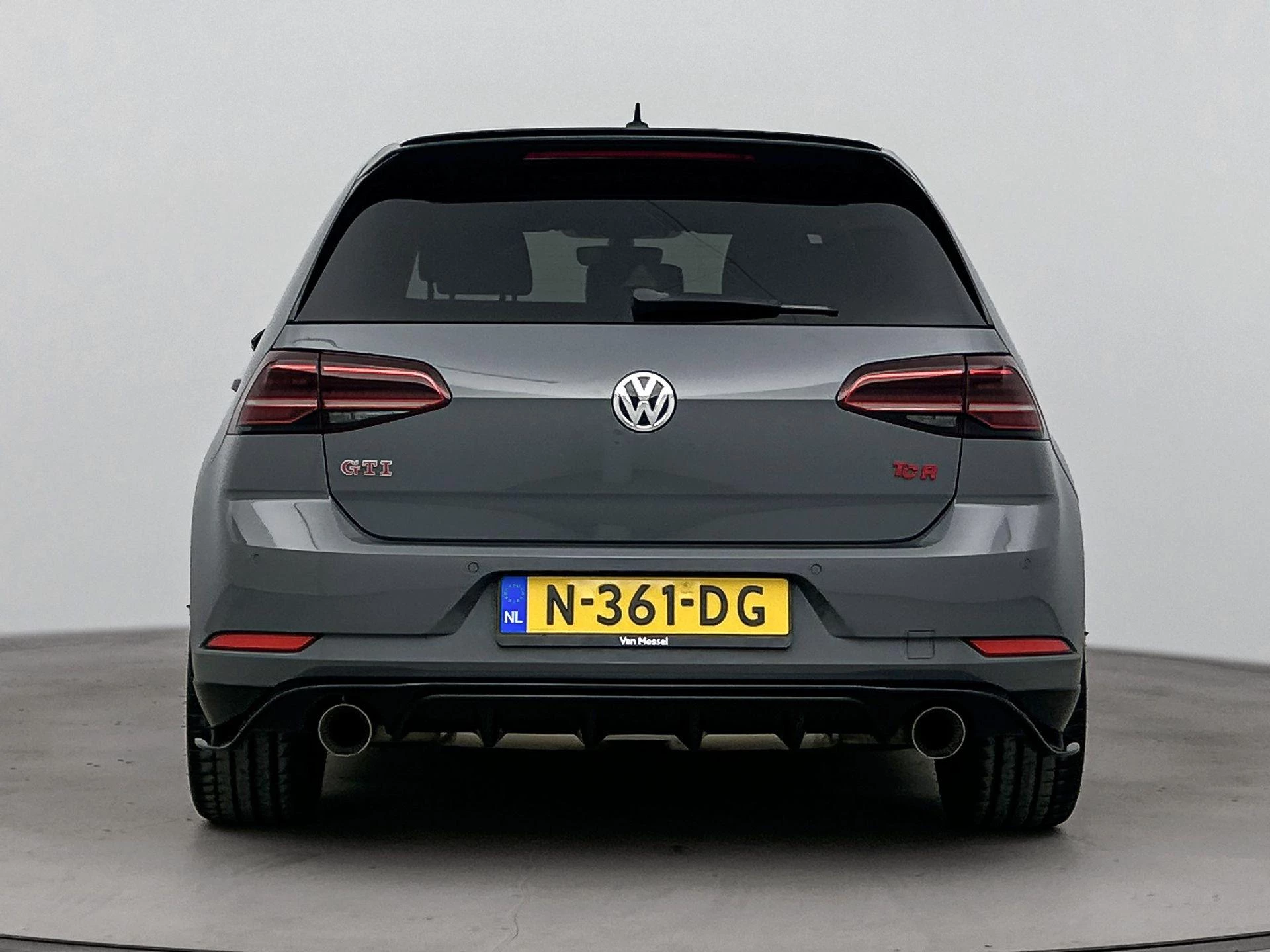 Volkswagen-Golf-image-2