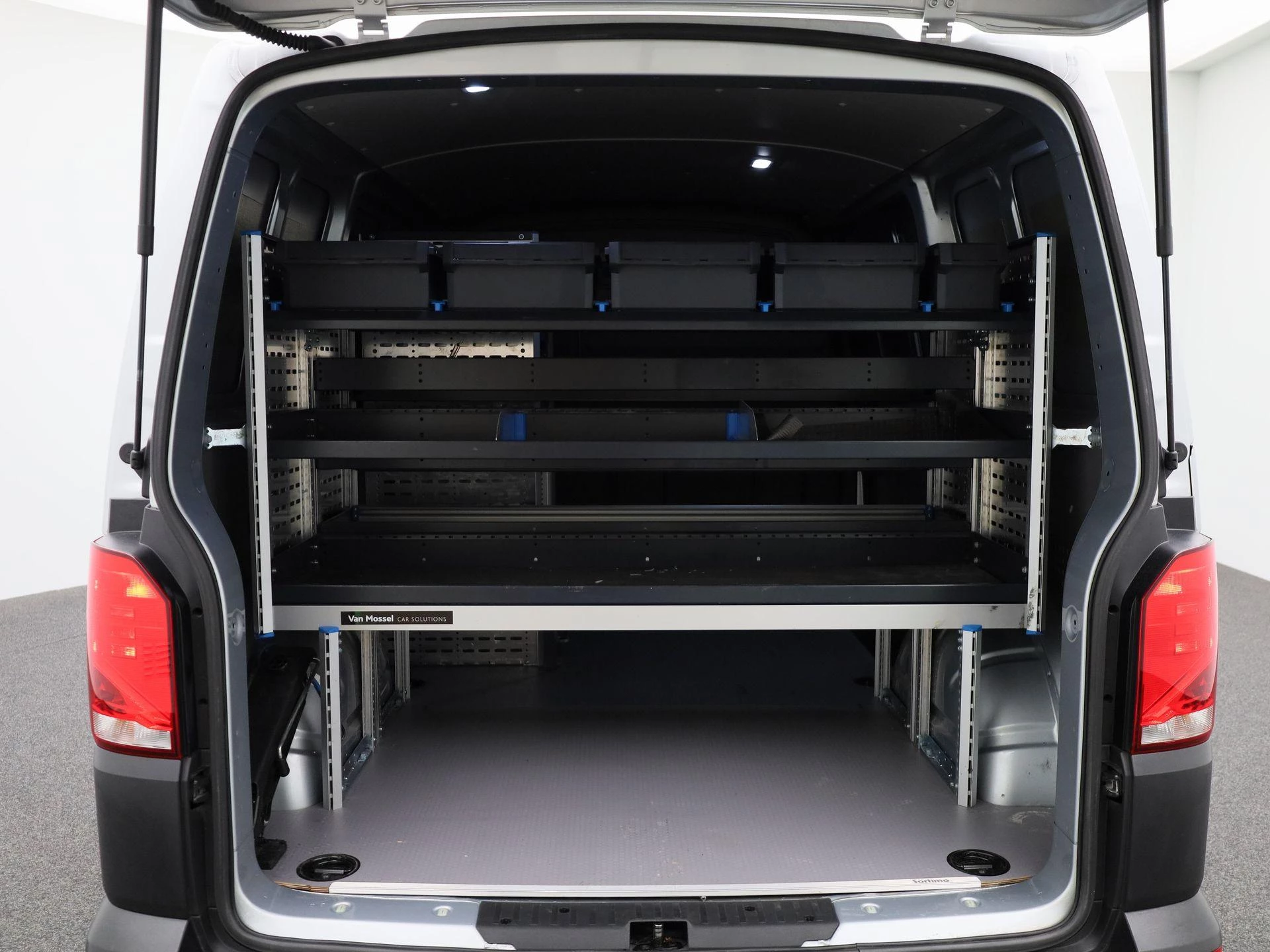 Volkswagen-Transporter-image-15