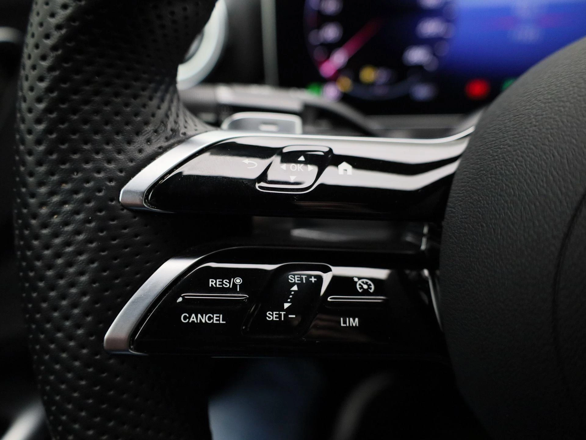 Mercedes-Benz-C-Klasse-image-16