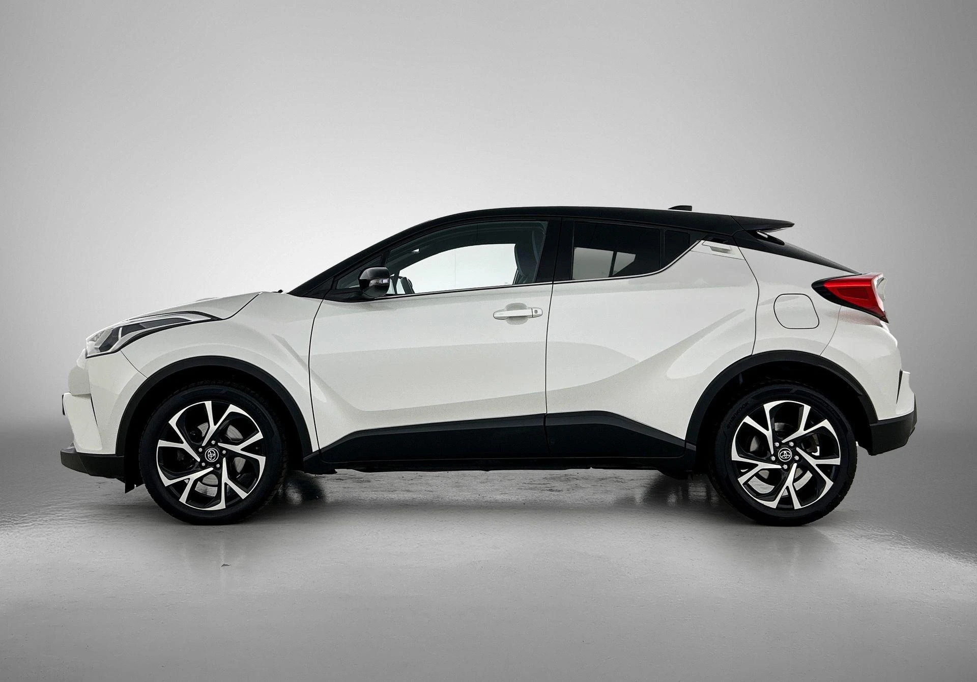 Toyota-C-HR-image-1
