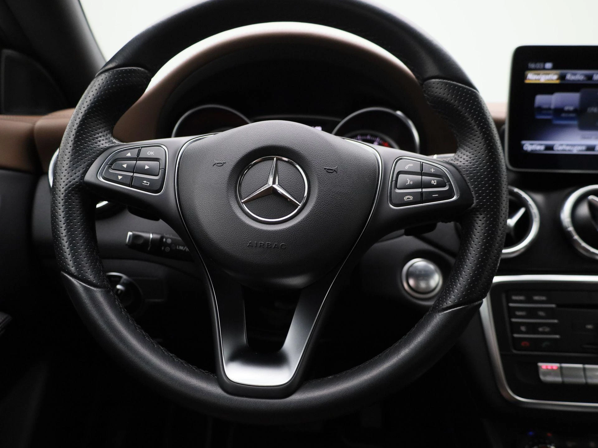 Mercedes-Benz-CLA-image-6