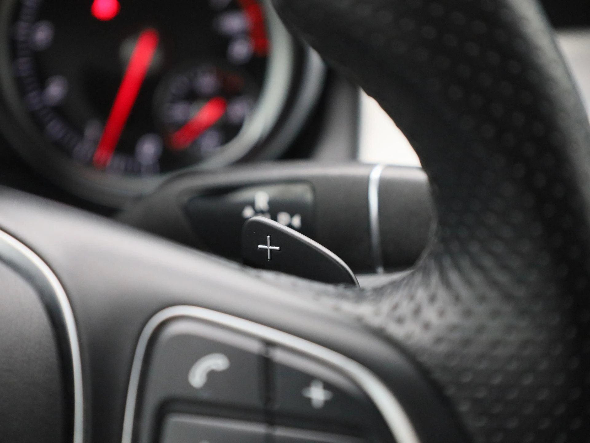 Mercedes-Benz-CLA-image-28