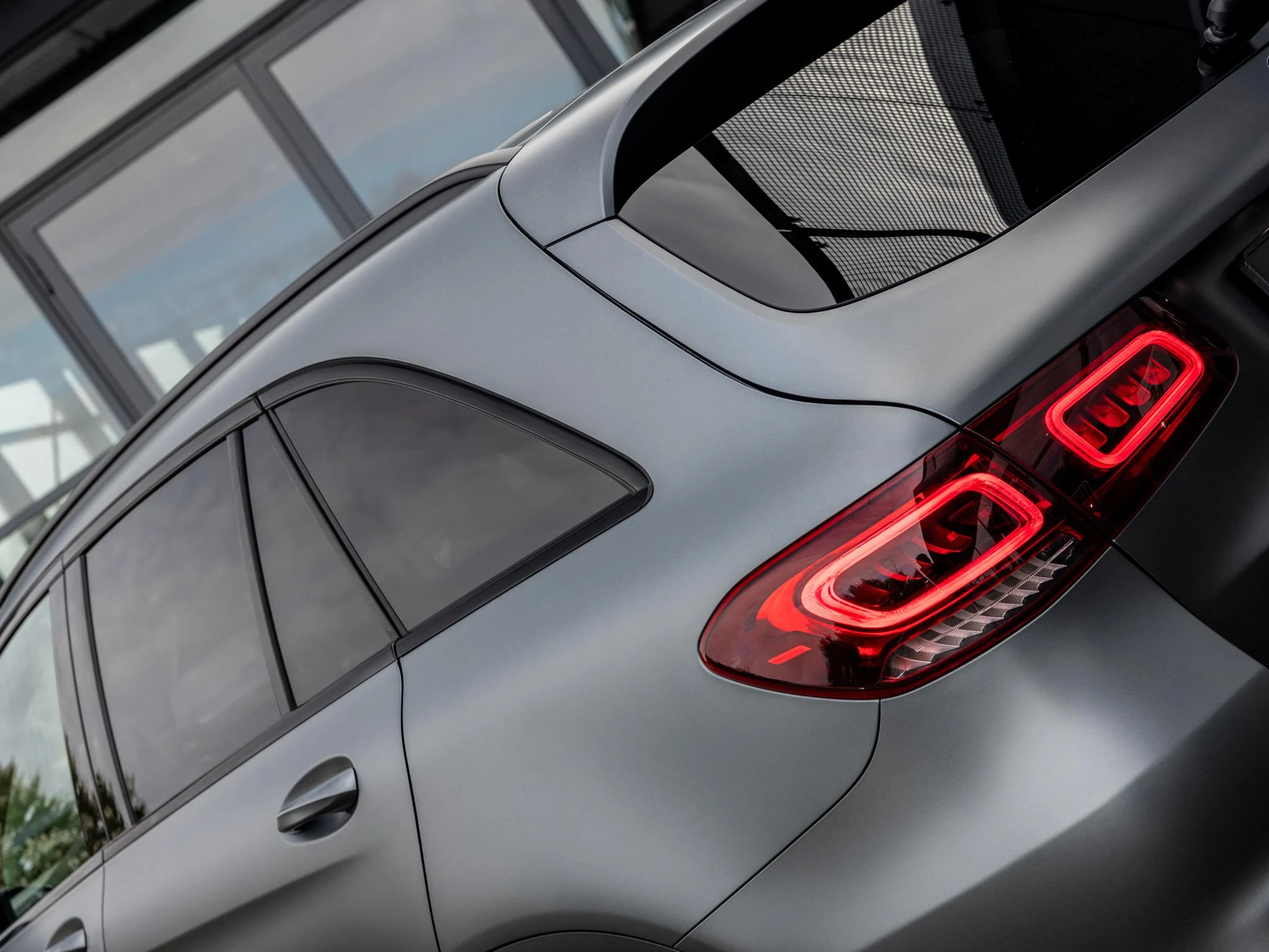 Mercedes-Benz-GLC-image-36