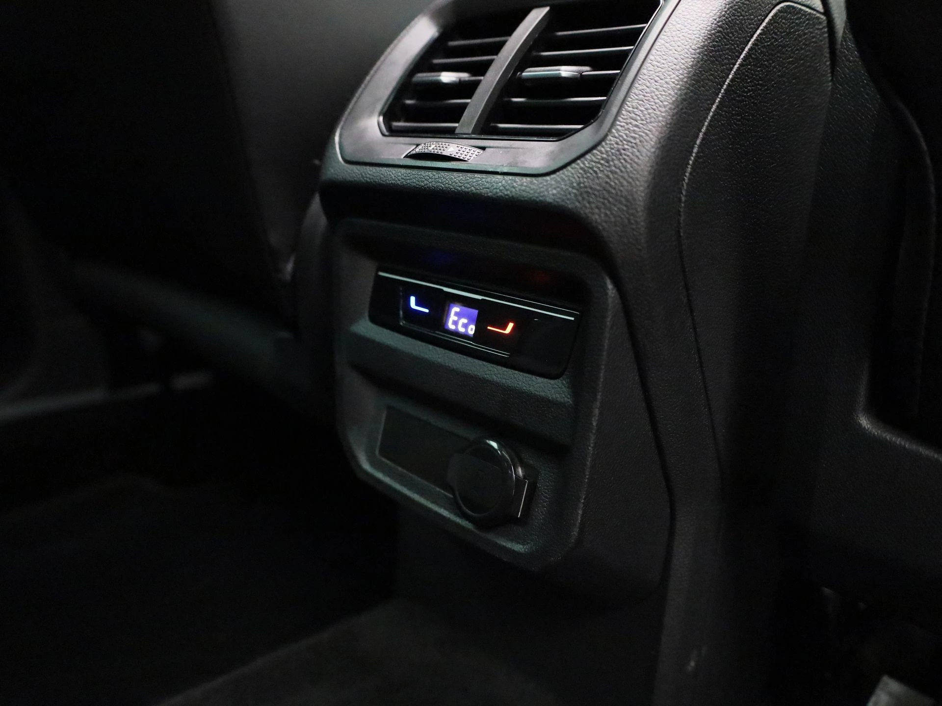 Volkswagen-Tiguan-image-52