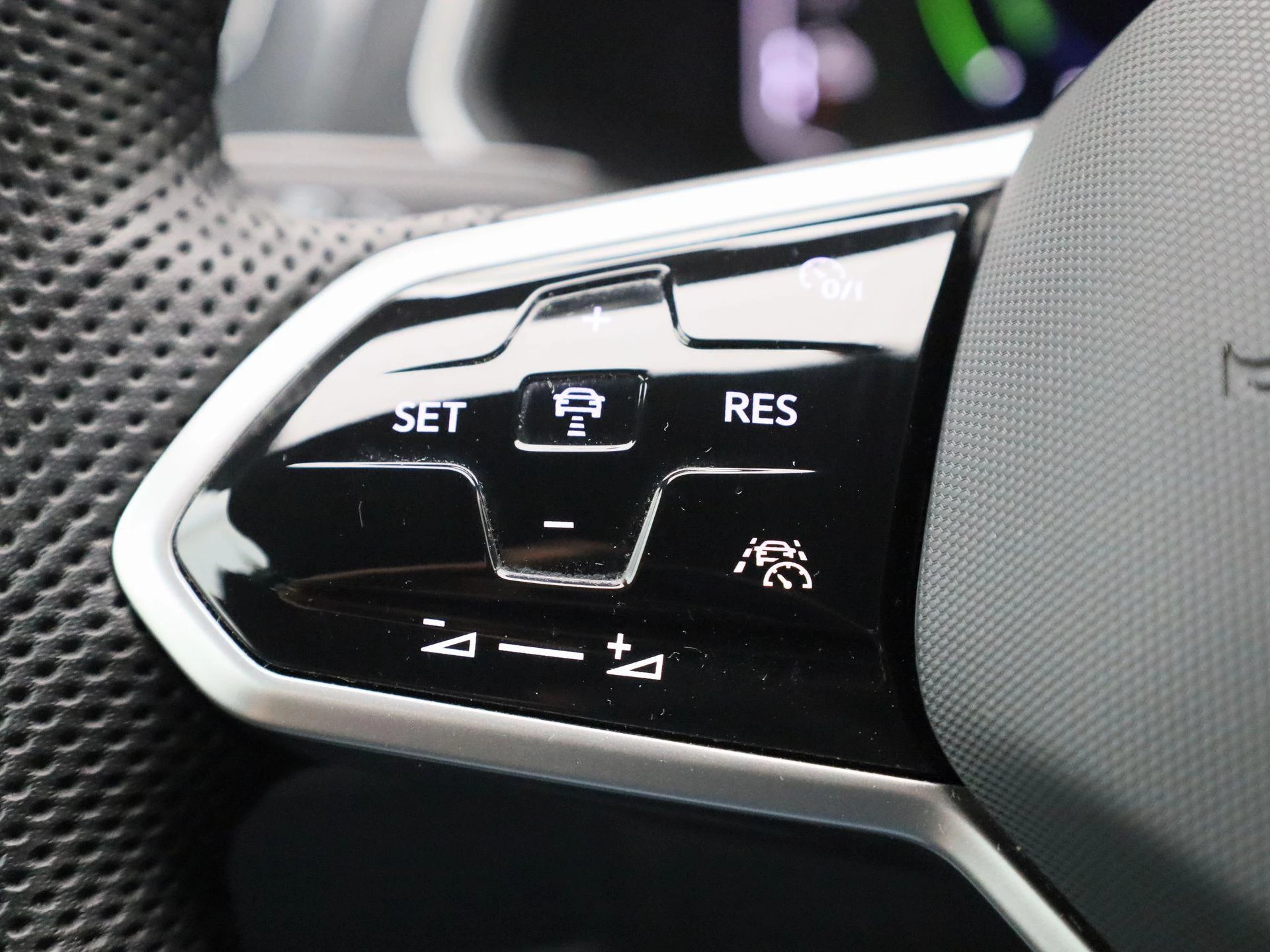 Volkswagen-Tiguan-image-18