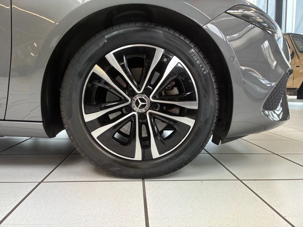Mercedes-Benz-A-Klasse 180-image-18