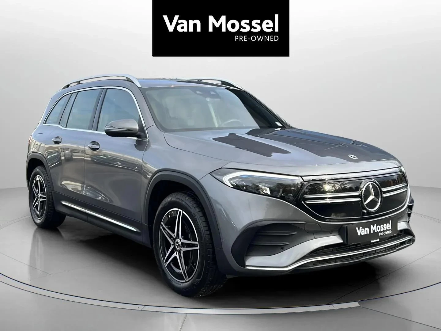 Mercedes-Benz-EQB-image-2