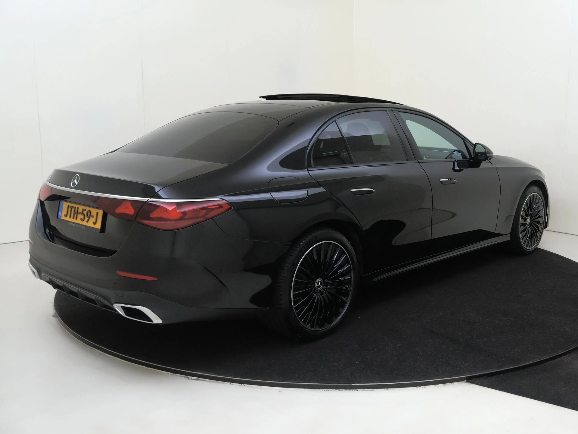 Mercedes-Benz-E-Klasse-image-1