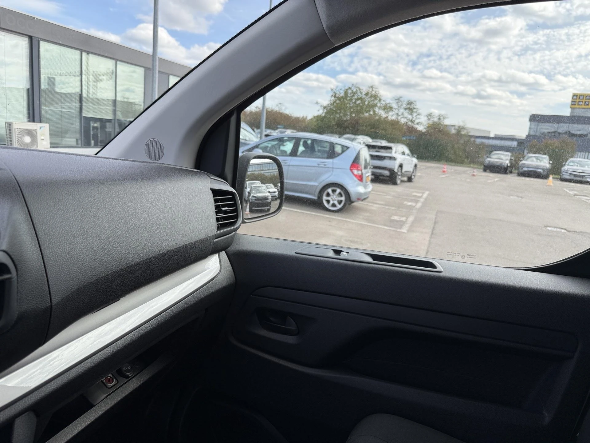 Opel-Vivaro-image-6