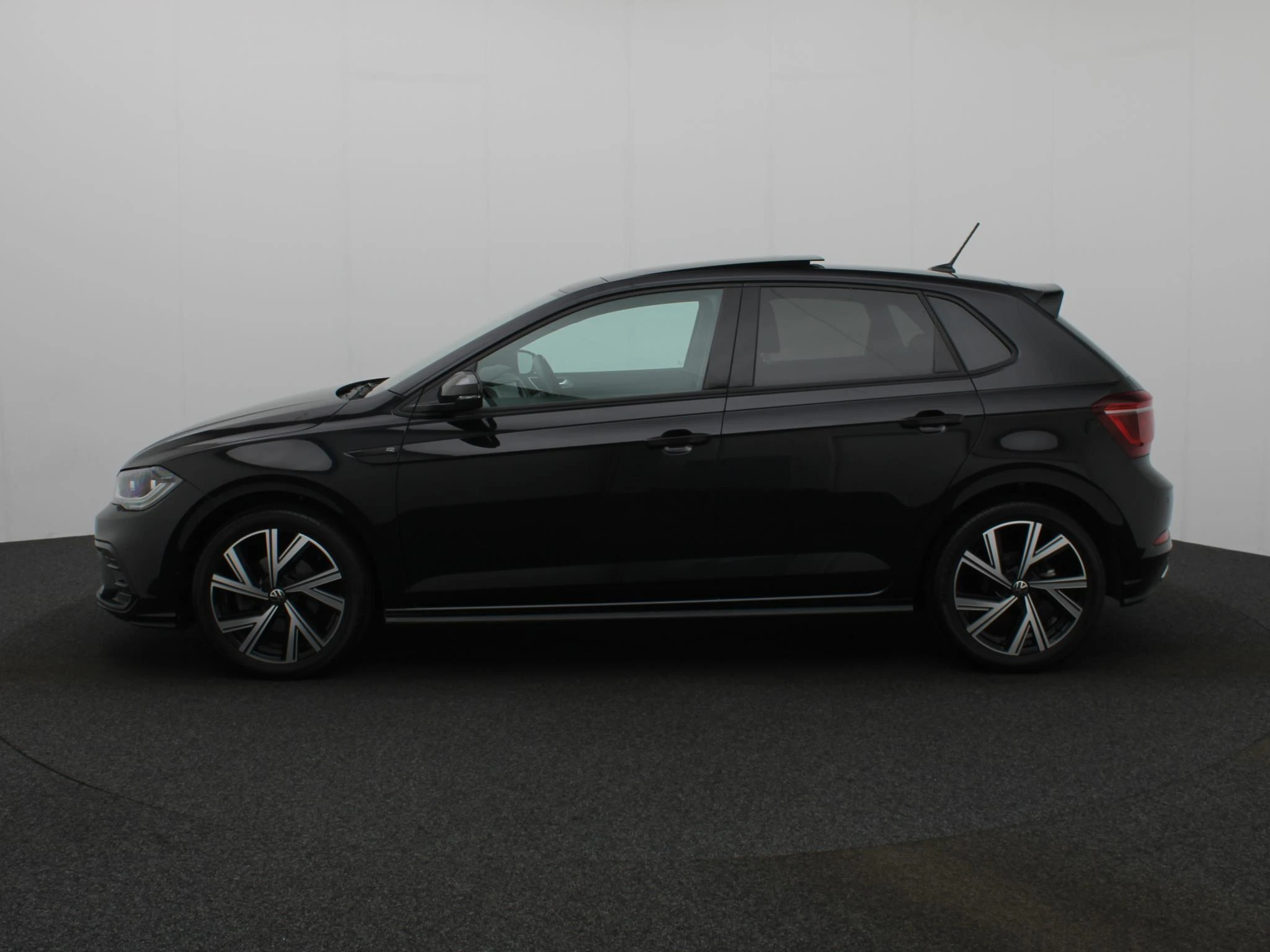 Volkswagen-Polo-image-3