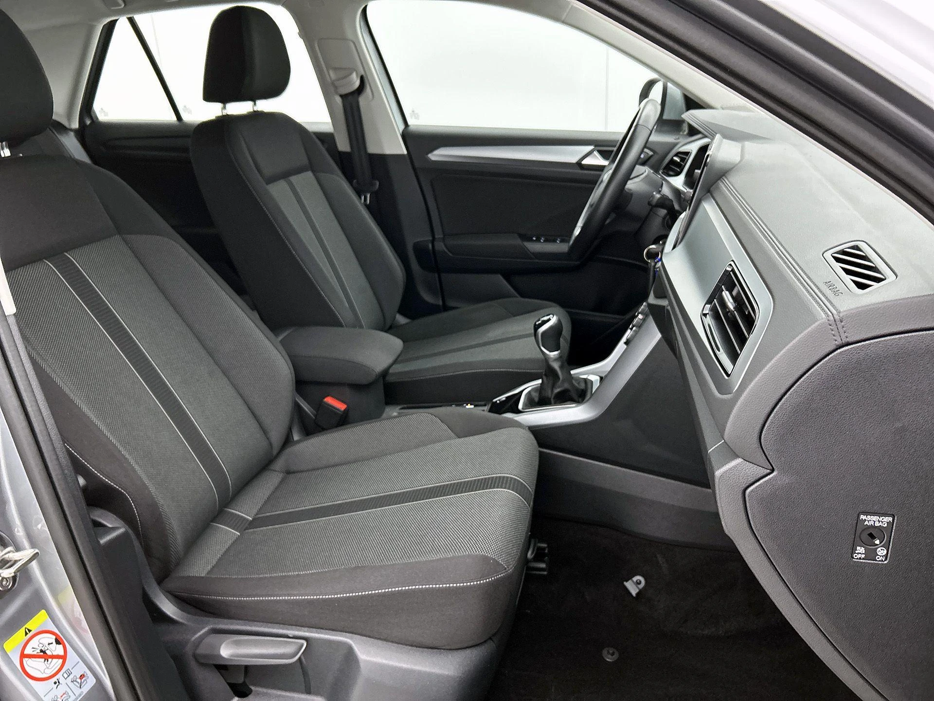 Volkswagen-T-Roc-image-35