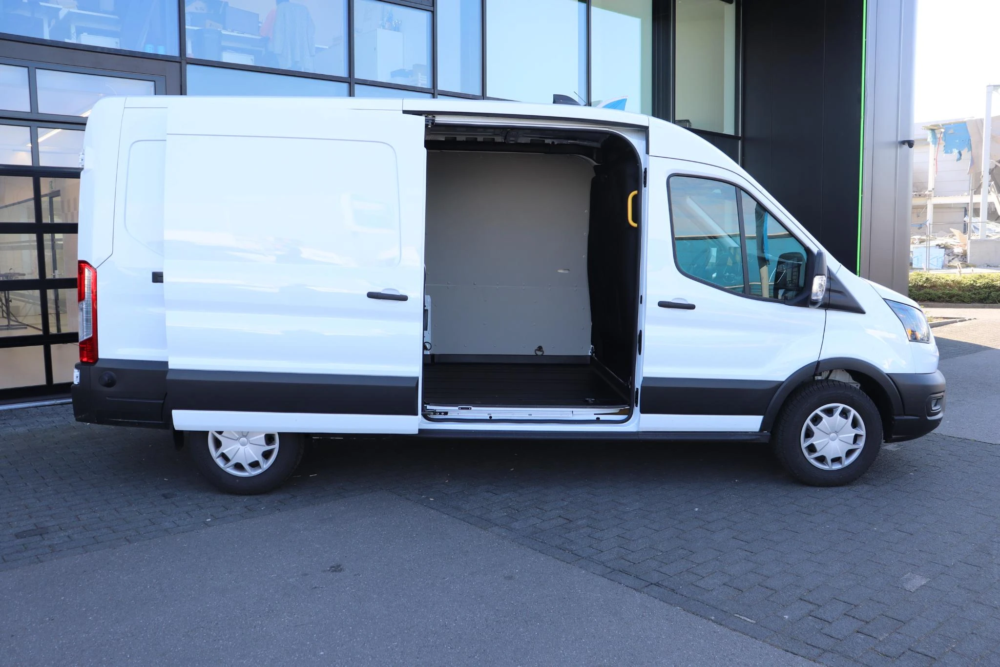 Ford-Transit-image-4