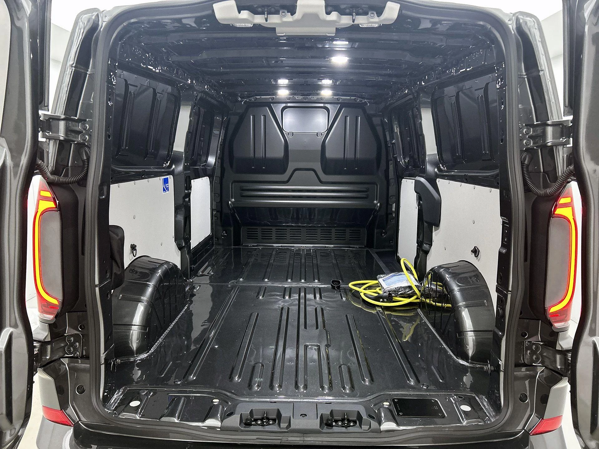 Volkswagen e-Transporter Bulli L2H1 218PK