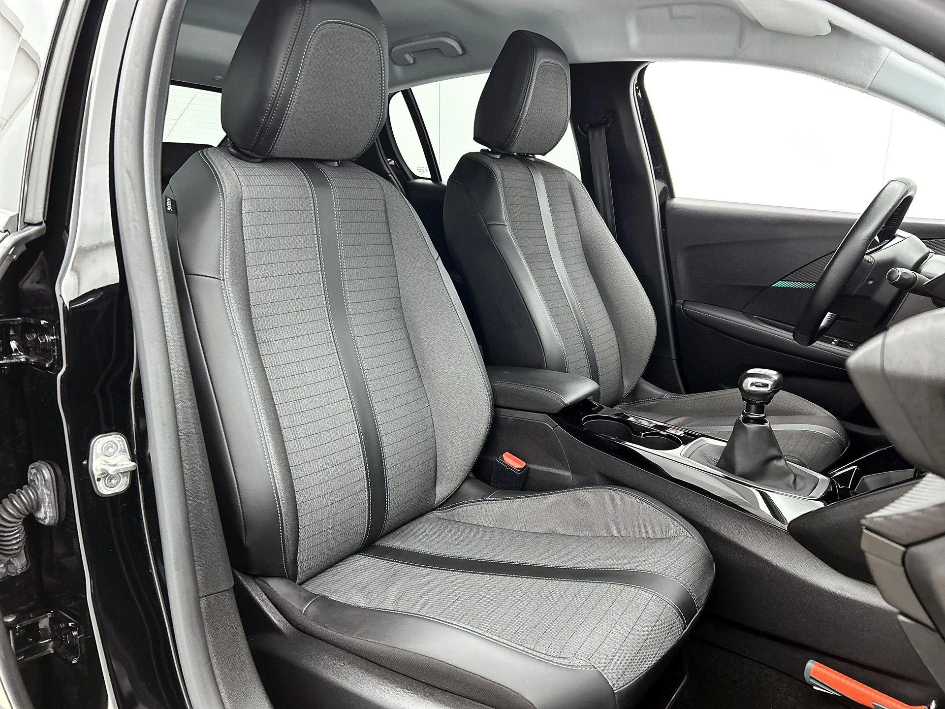 Peugeot-208-image-34