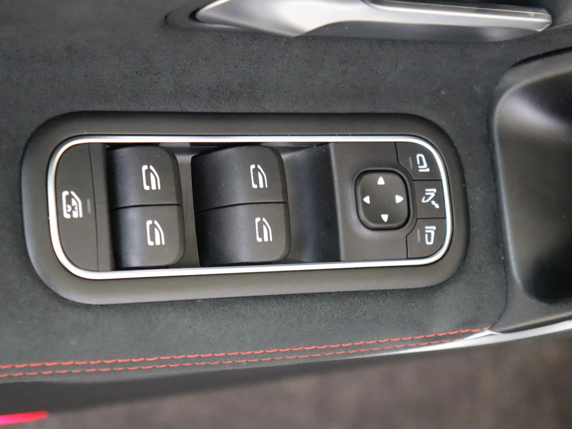 Mercedes-Benz-CLA-image-26