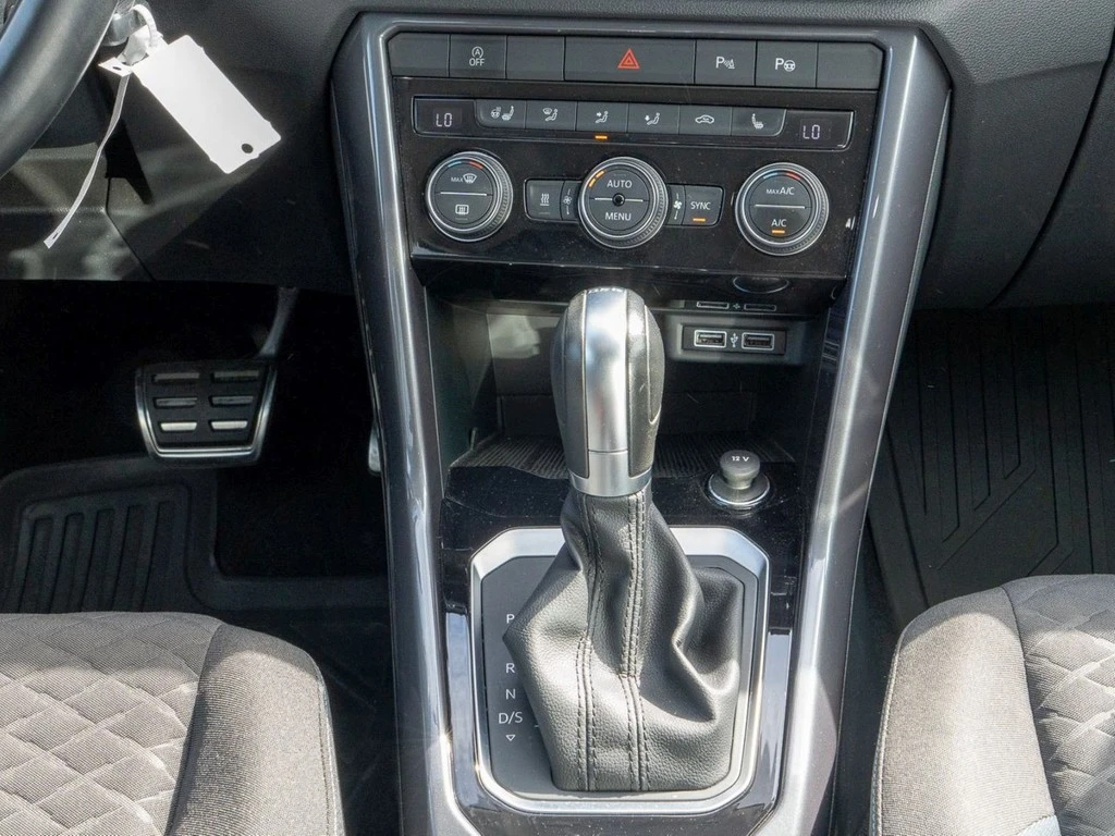 Volkswagen-T-Roc-image-11