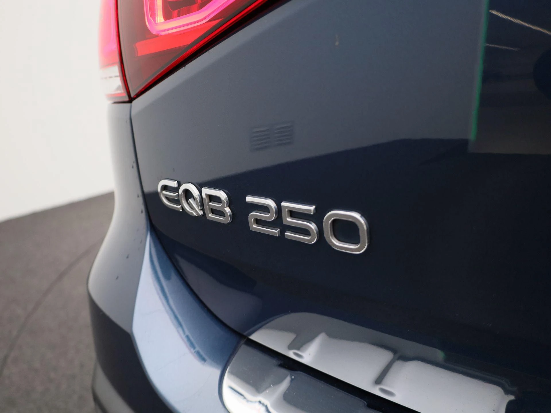 Mercedes-Benz-EQB-image-45