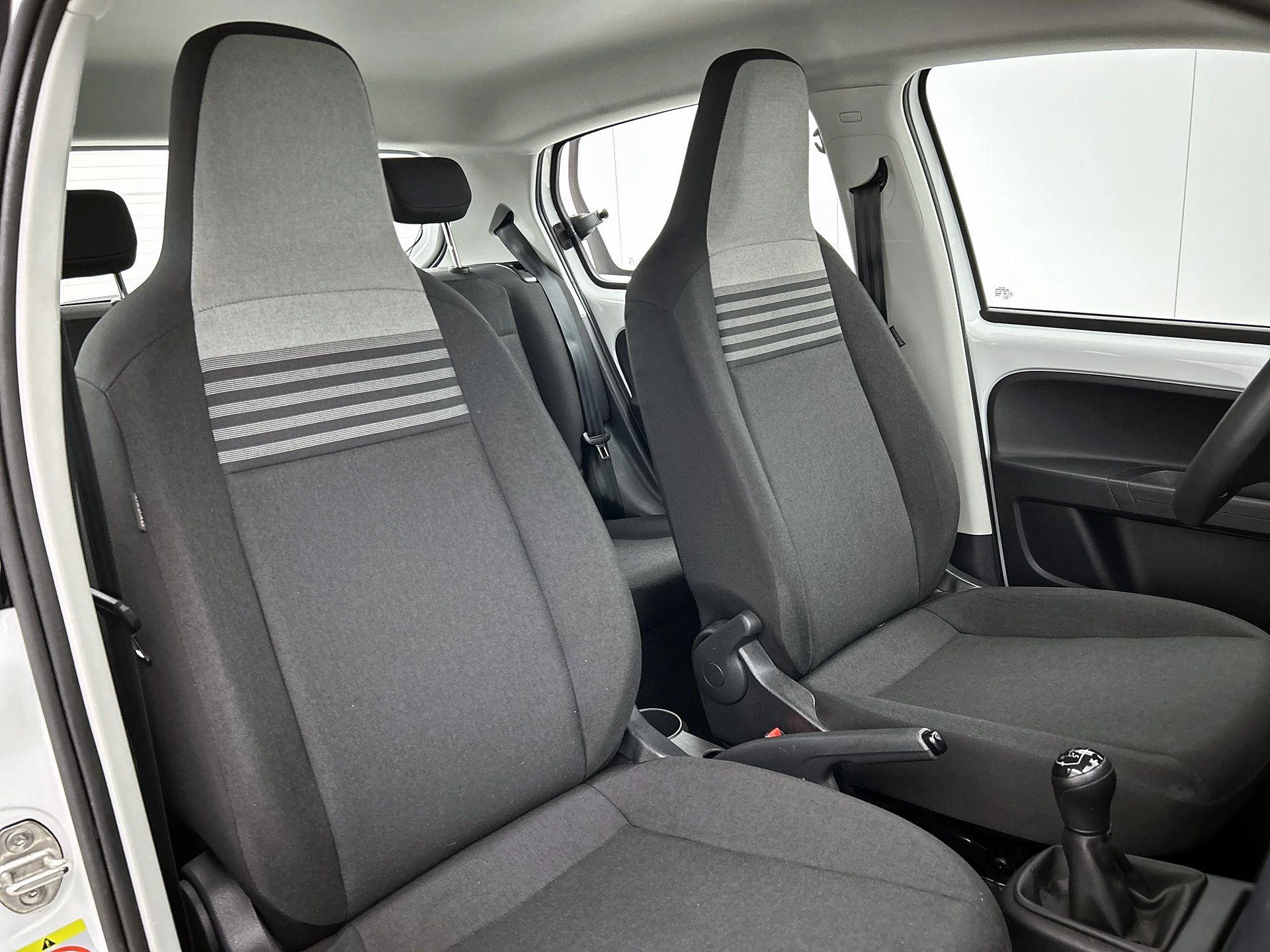 Volkswagen-up!-image-19