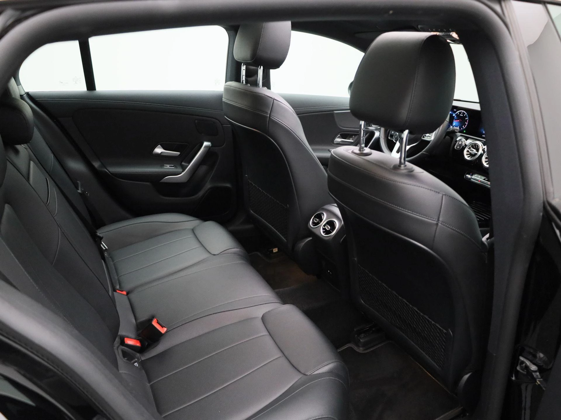 Mercedes-Benz-CLA-image-29