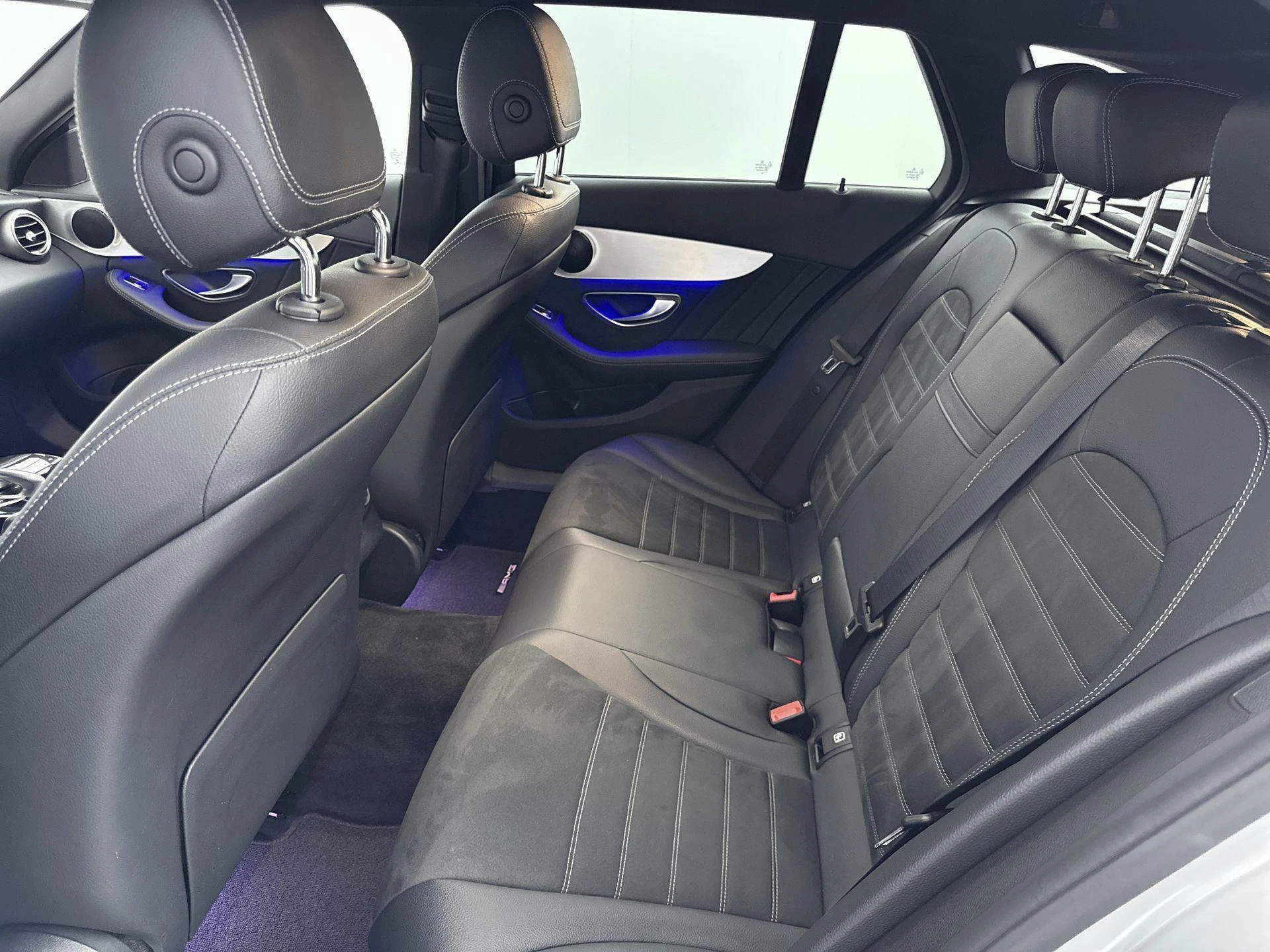 Mercedes-Benz-C-Klasse-image-10