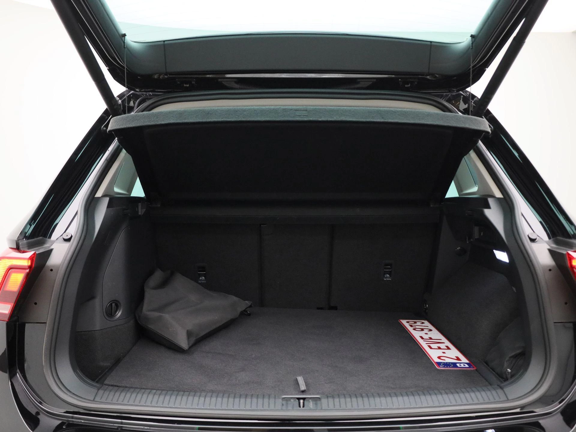 Volkswagen-Tiguan-image-13