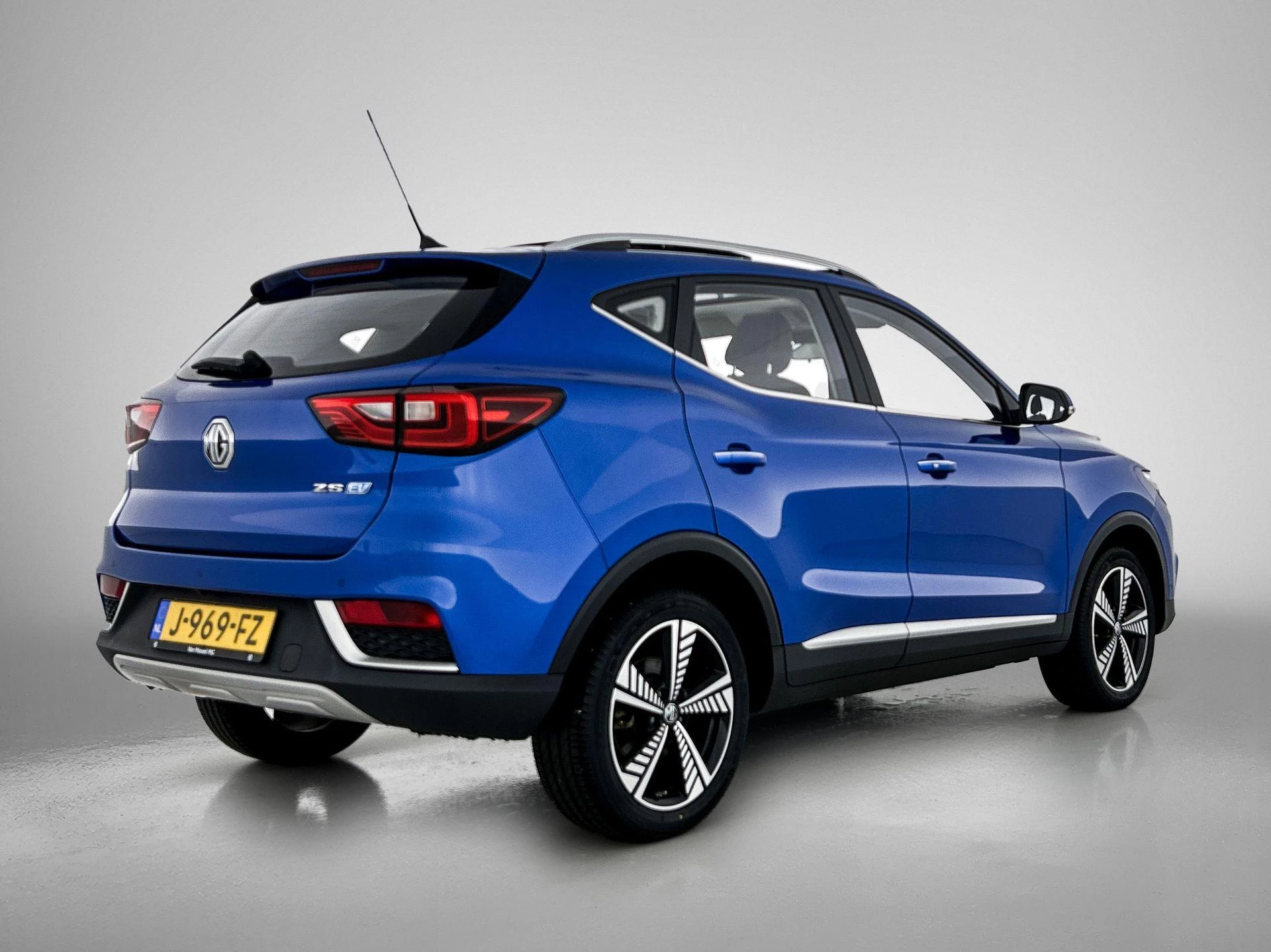 MG-ZS EV-image-3